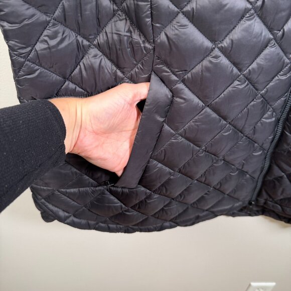 Athleta Whisper Featherless Puffer Vest Size 3X Black Lightweight Travel Outdoor - Picture 6 of 11